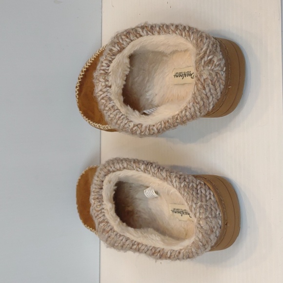 Dearfoams Cozy Comfort Women's Moc Toe Clog Slippers with Chunky Knit Collar - Picture 4 of 12